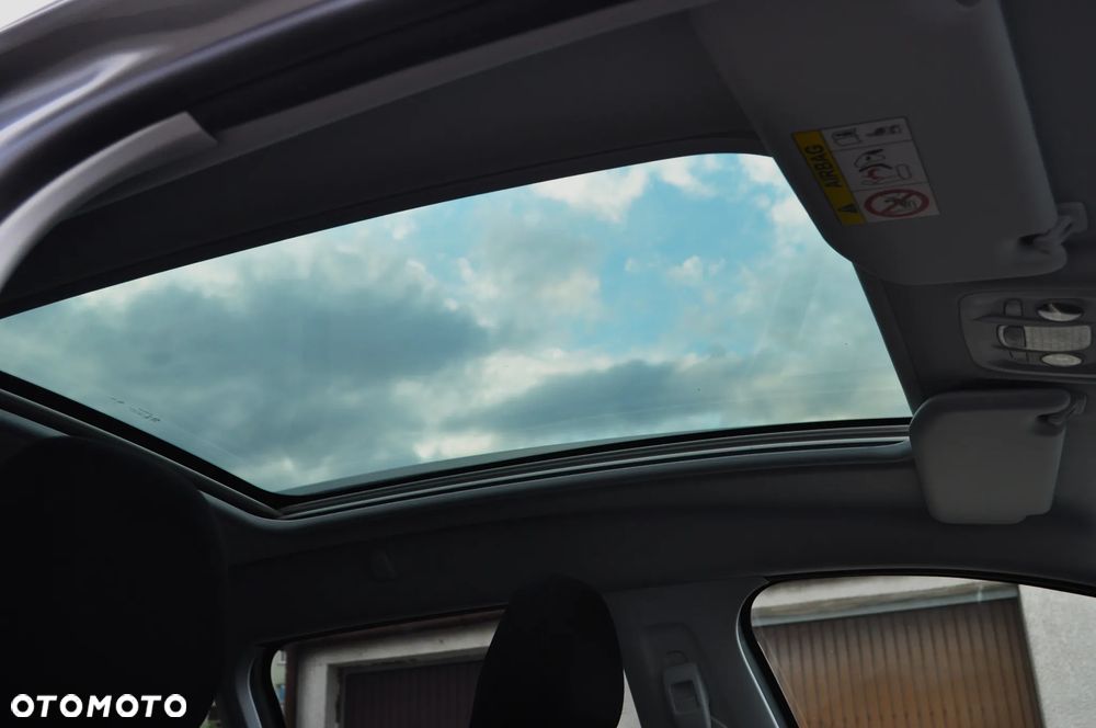 Peugeot 2008 BlueHDi 100 STOP & START Allure - 24