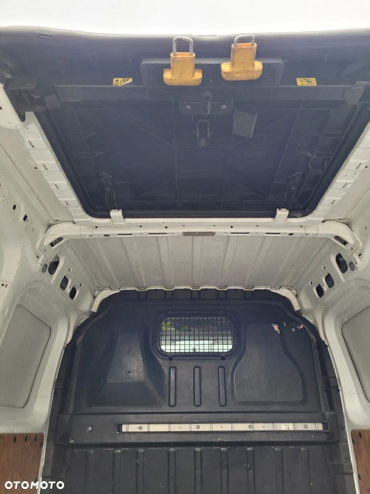 Ford Turneo Connect - 18