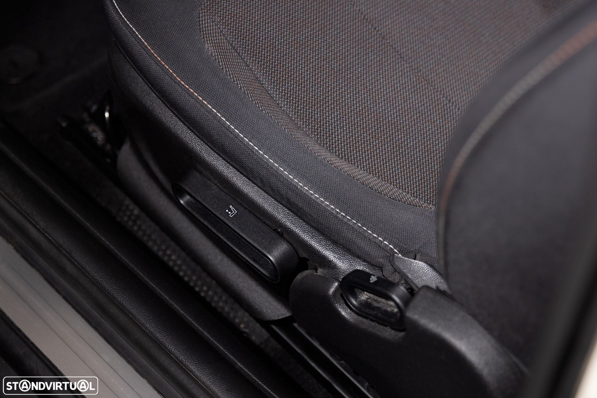 MINI 3 Portas One D - 22