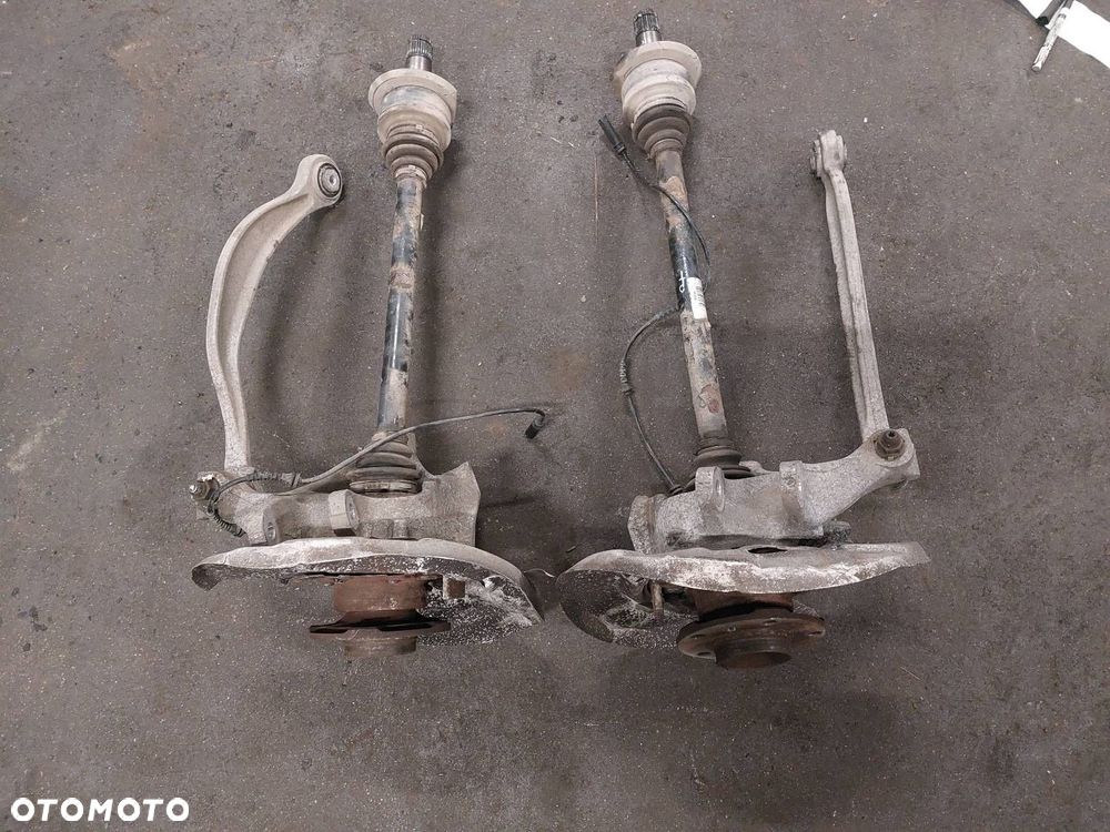 ZWROTNICA PIASTA WAHACZ PÓŁOŚ LEWY TYŁ + PRAWY TYŁ BMW F01 730D - 1