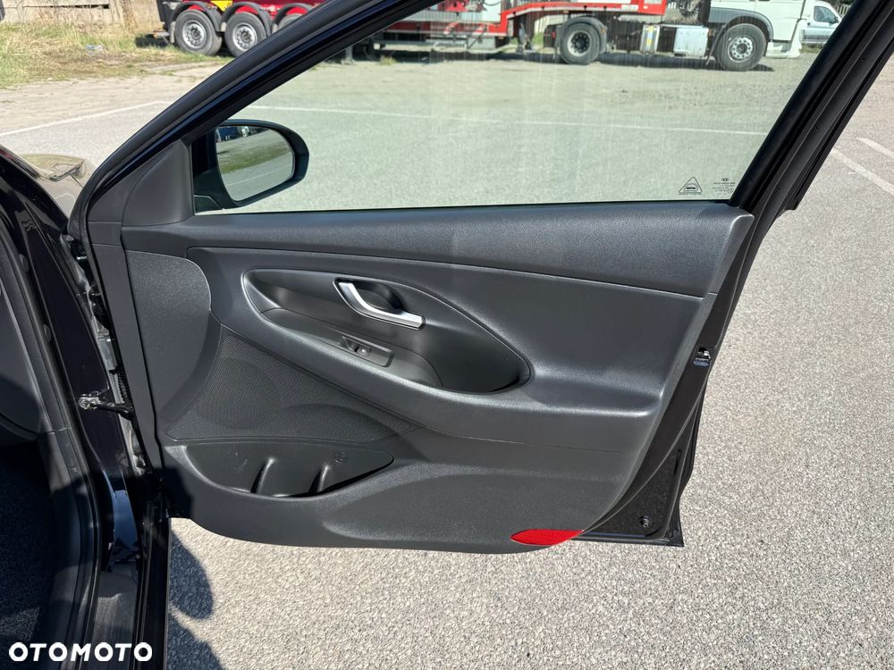 Hyundai i30 1.6 CRDI DCT Intro - 28