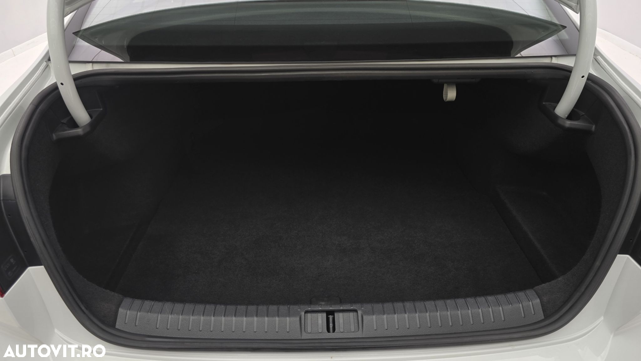 Volkswagen Passat 2.0 TDI DSG Comfortline - 25