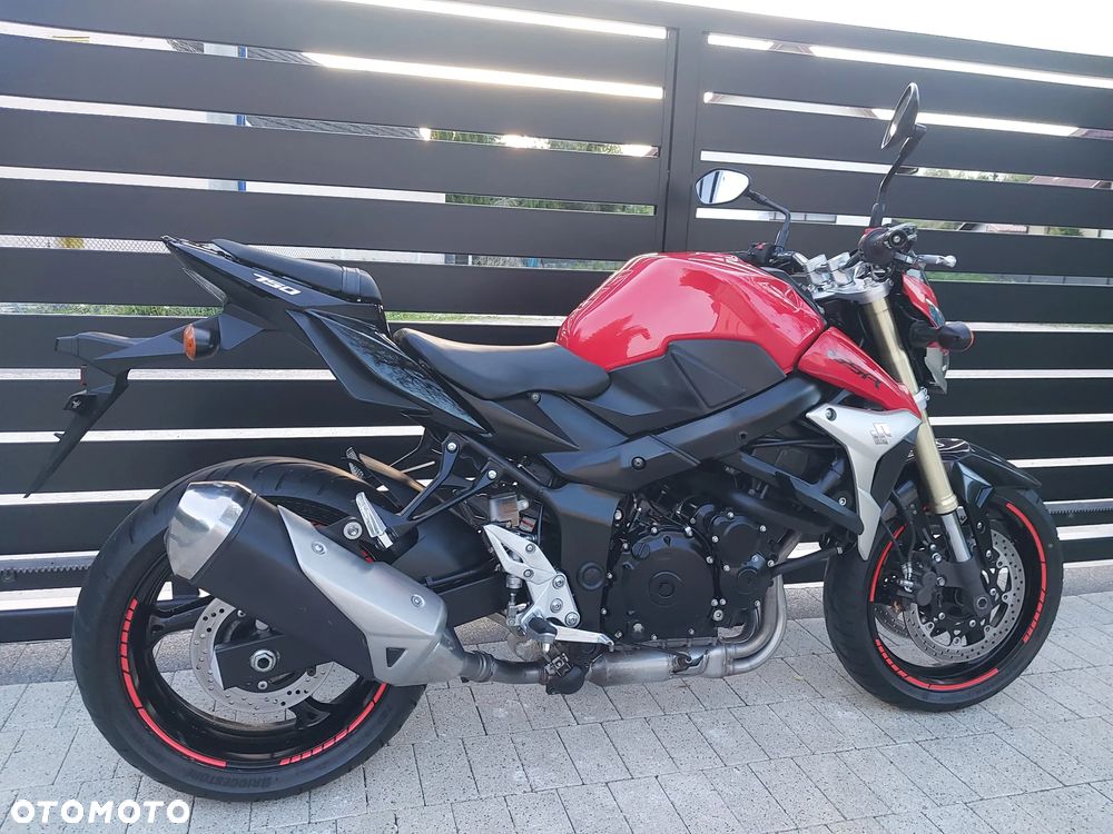 Suzuki GSR - 7
