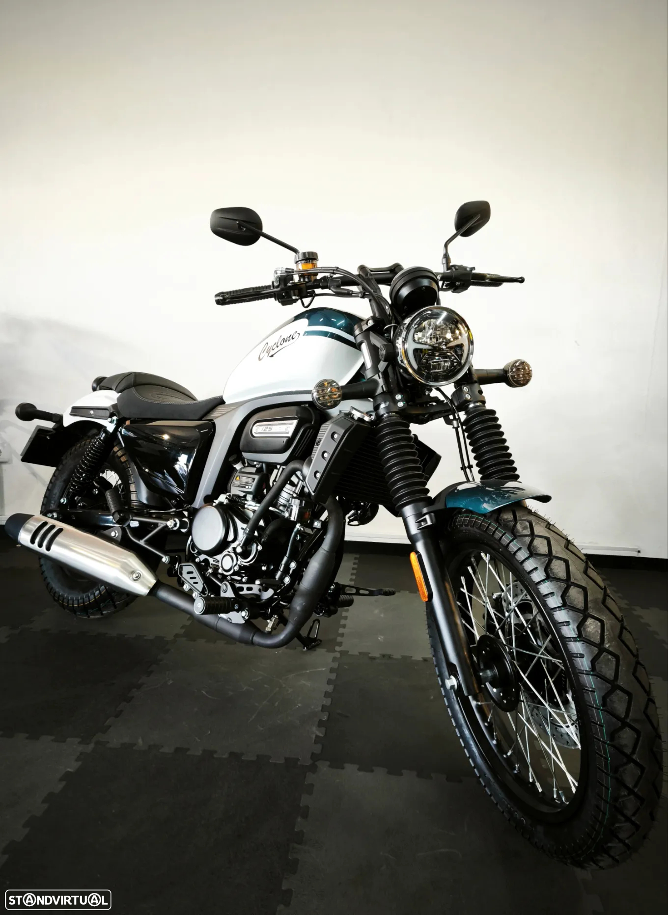 Cyclone Nova Custom/Cruiser - 2