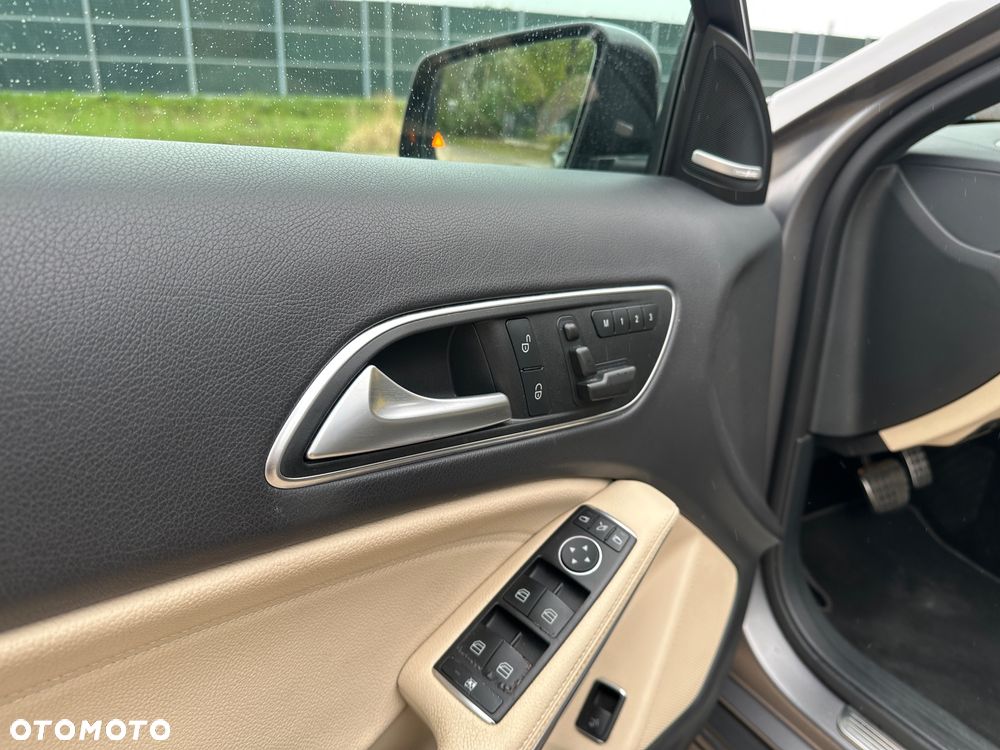 Mercedes-Benz GLA AMG 45 4Matic AMG Speedshift 7G-DCT - 16