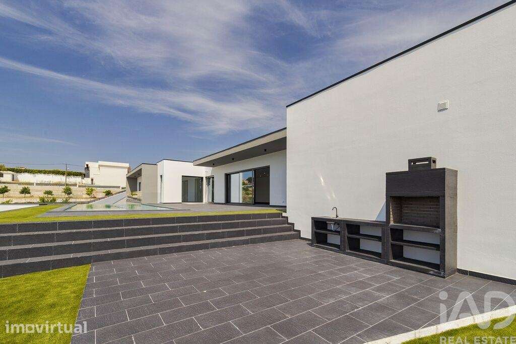 Moradia isolada T3 em Fernão Ferro de 190 m2 - Grande imagem: 4/40