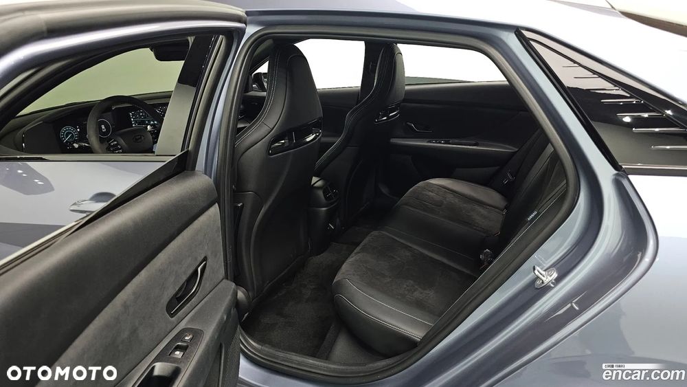 Hyundai Elantra - 12