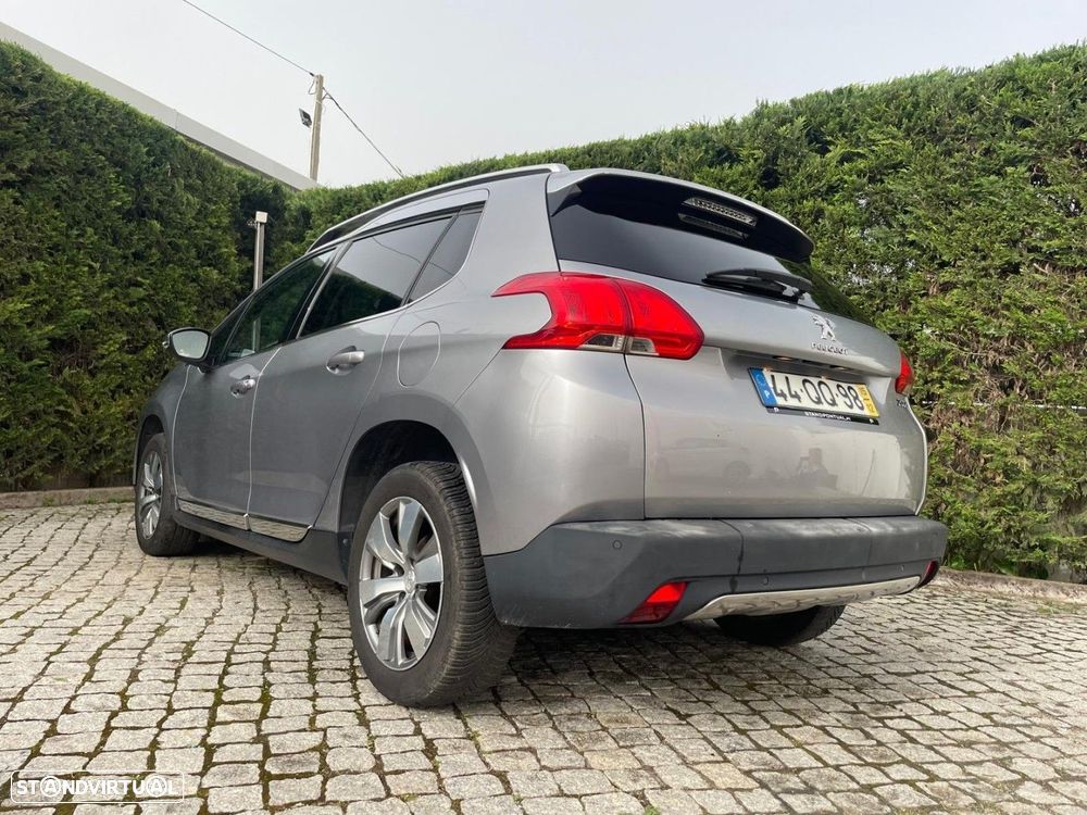 Peugeot 2008 1.2 PureTech Allure - 4