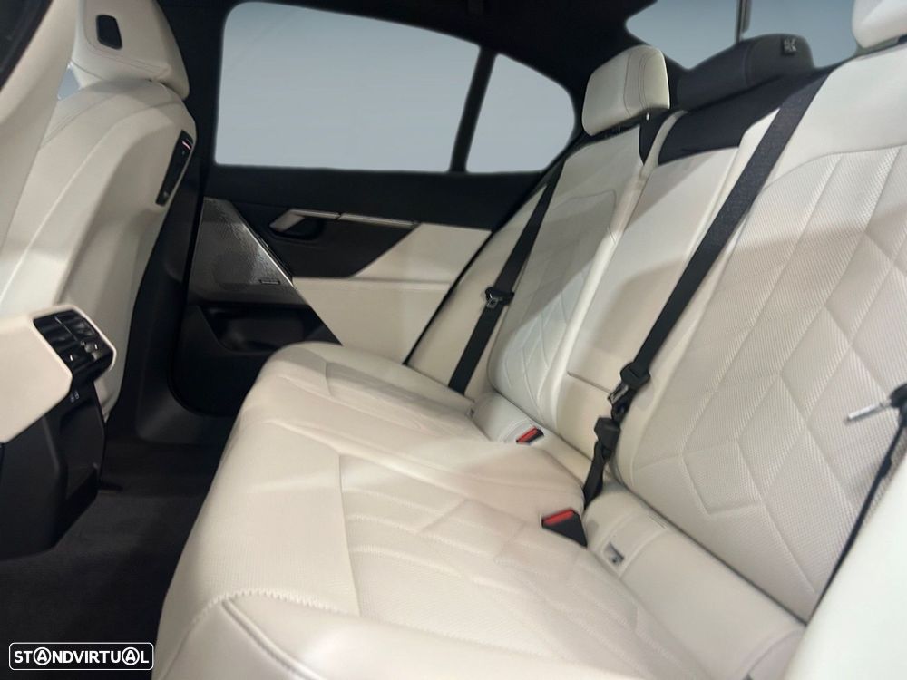 BMW i5 eDrive40 Pack Desportivo M - 13