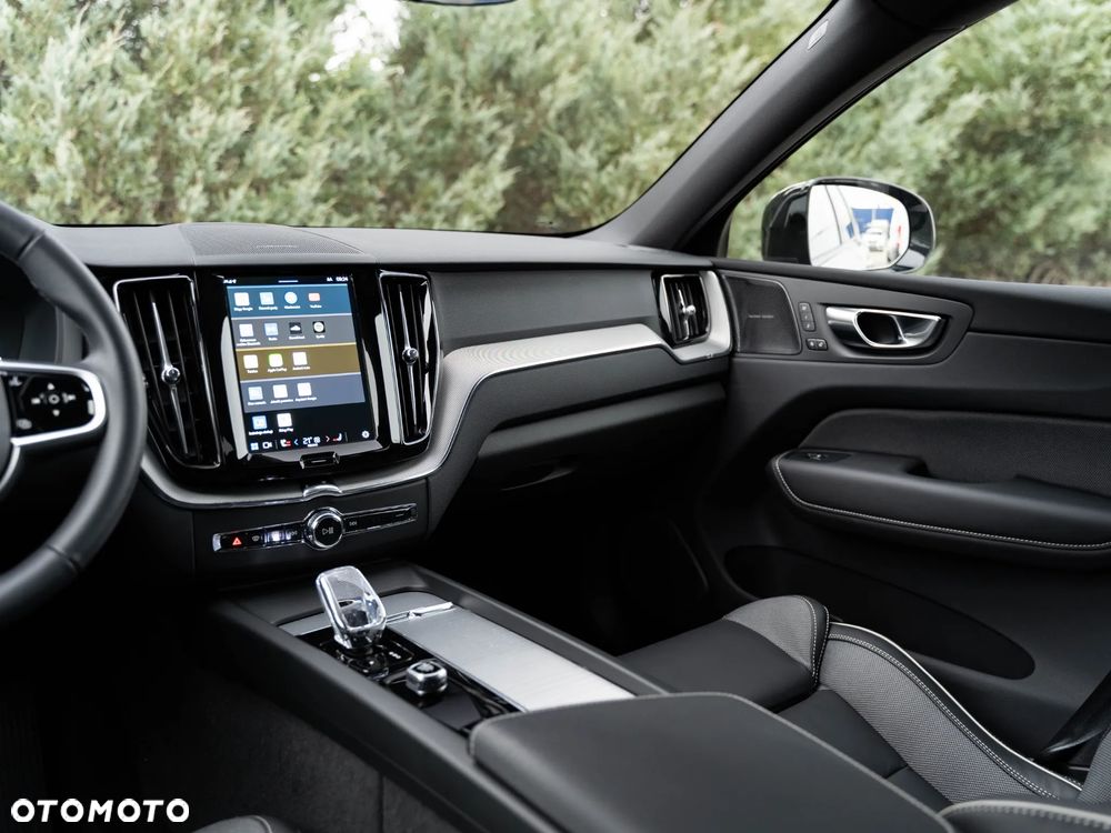 Volvo XC 60 B5 B AWD Plus Dark - 28