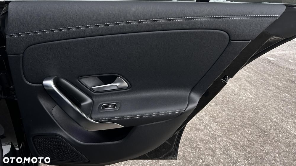 Mercedes-Benz CLA 180 Progressive 7G-DCT - 27