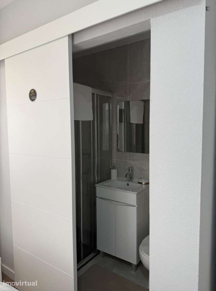 Quarto - localizado em Amadora Lisbon - Grande imagem: 3/23
