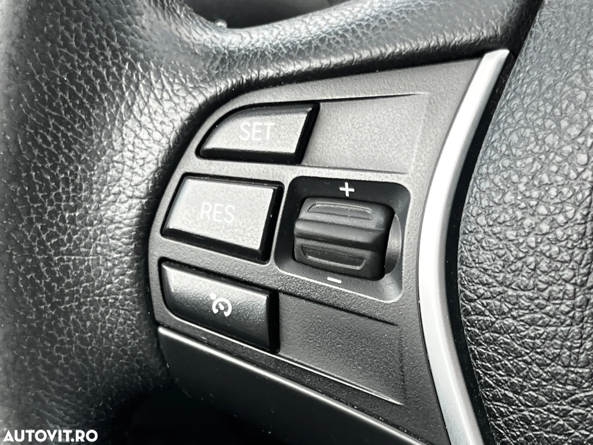 BMW Seria 3 318d Touring - 16