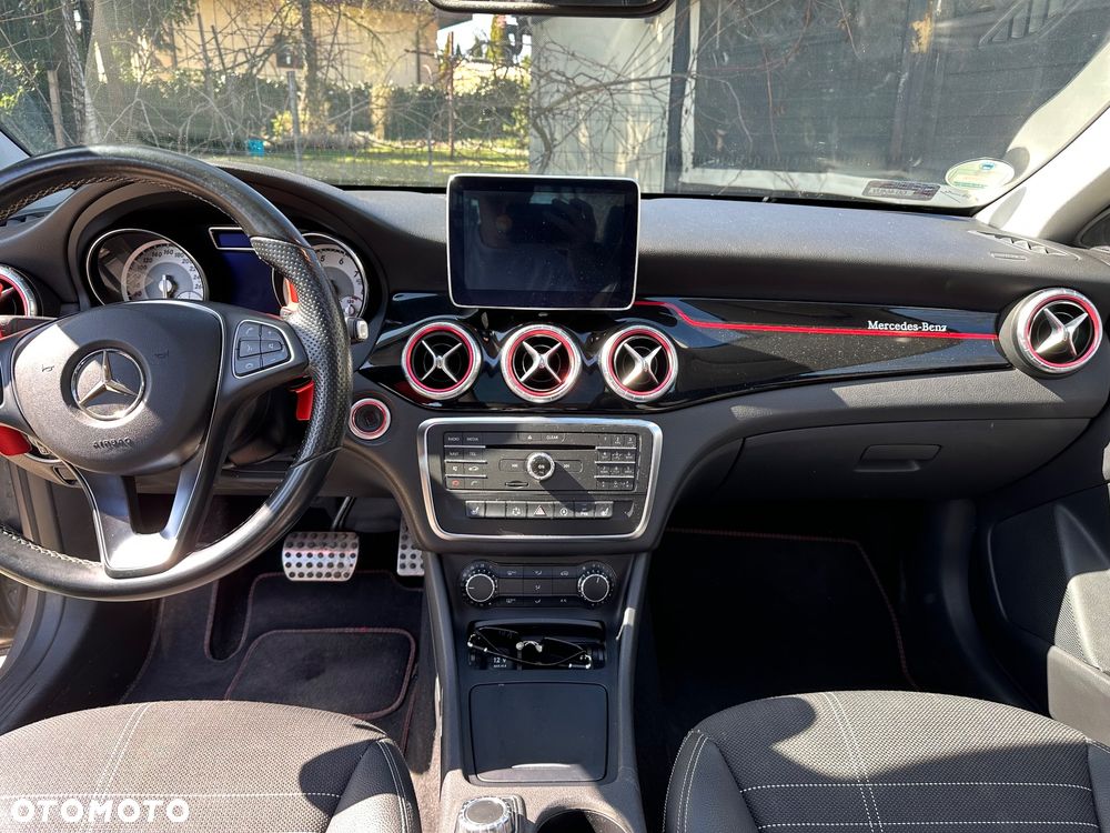 Mercedes-Benz CLA 250 7G-DCT AMG Line - 12