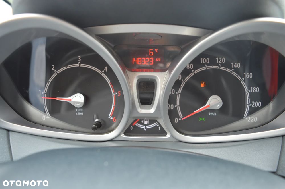 Ford Fiesta 1.6 TDCi Champions Edition - 15