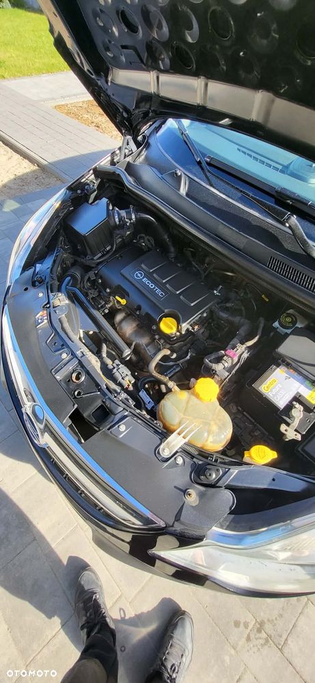 Opel Corsa 1.2 16V Cosmo - 4