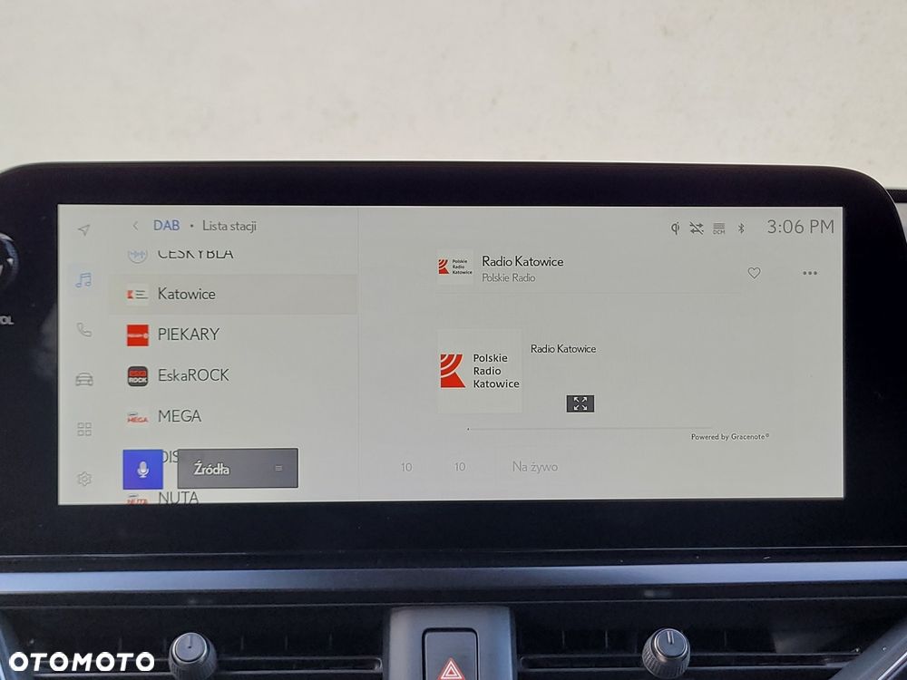 Lexus UX 300h F Sport Design - 24