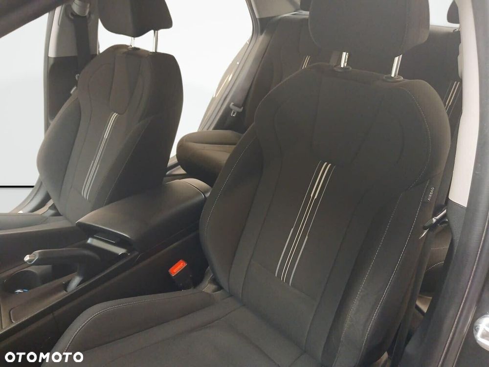 Hyundai Elantra - 12