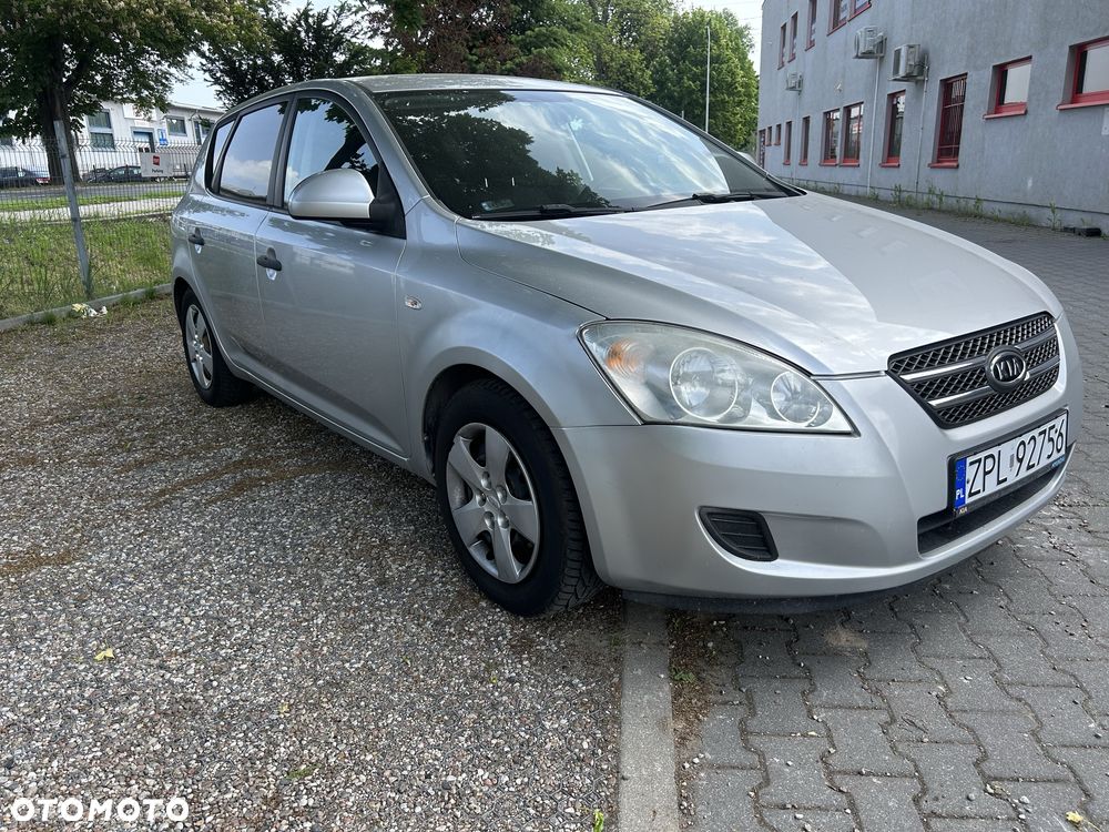 Kia Ceed - 1