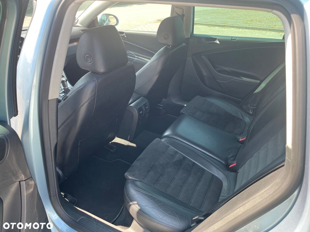 Volkswagen Passat 2.0 TDI DSG Highline - 16