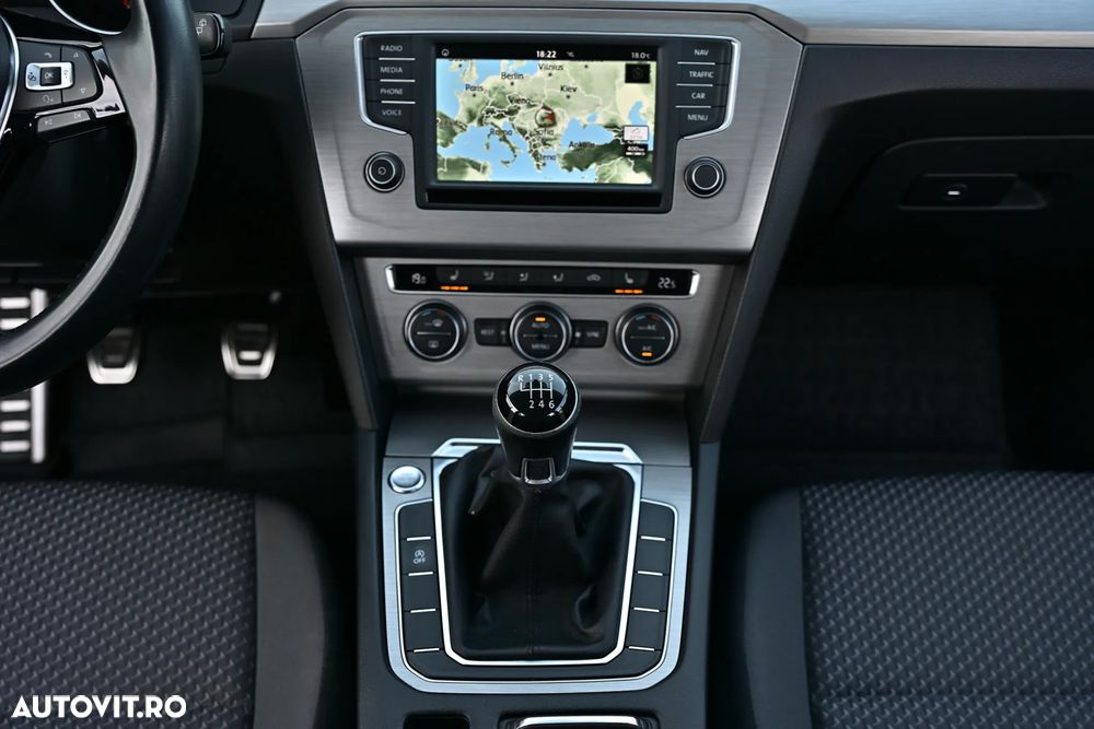 Volkswagen Passat 2.0 TDI Trendline - 19