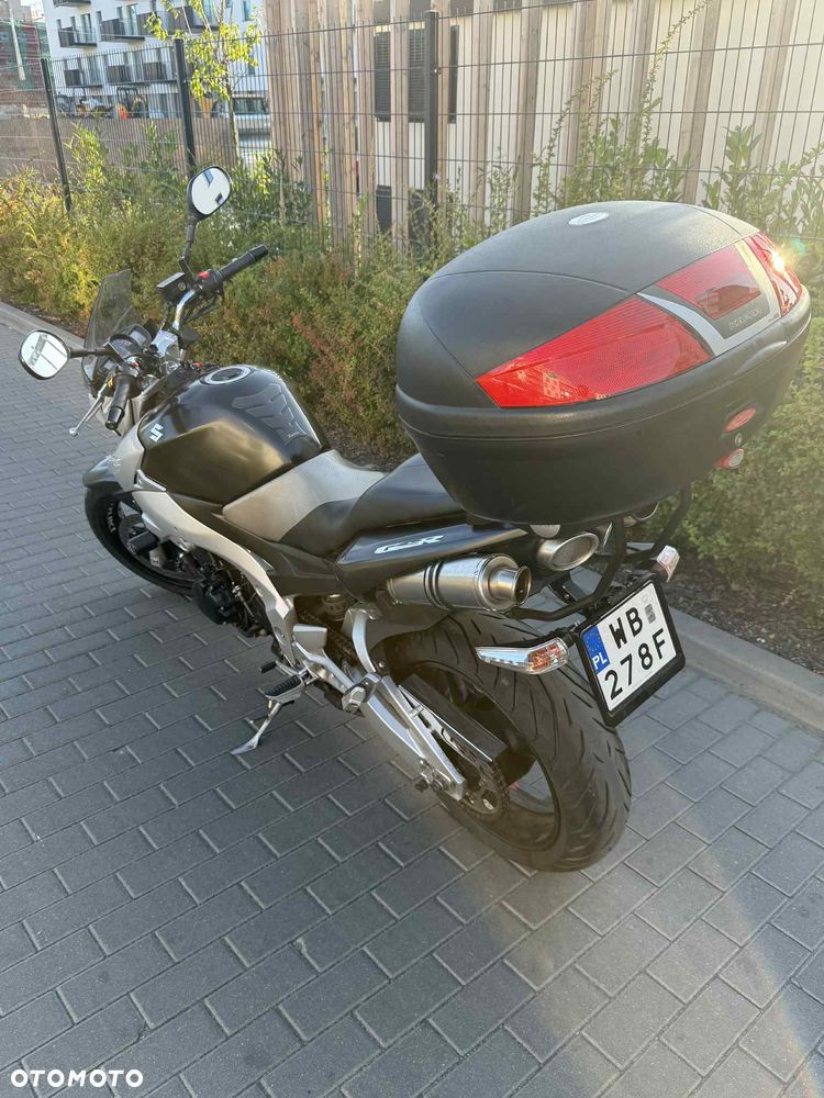Suzuki GSR - 3