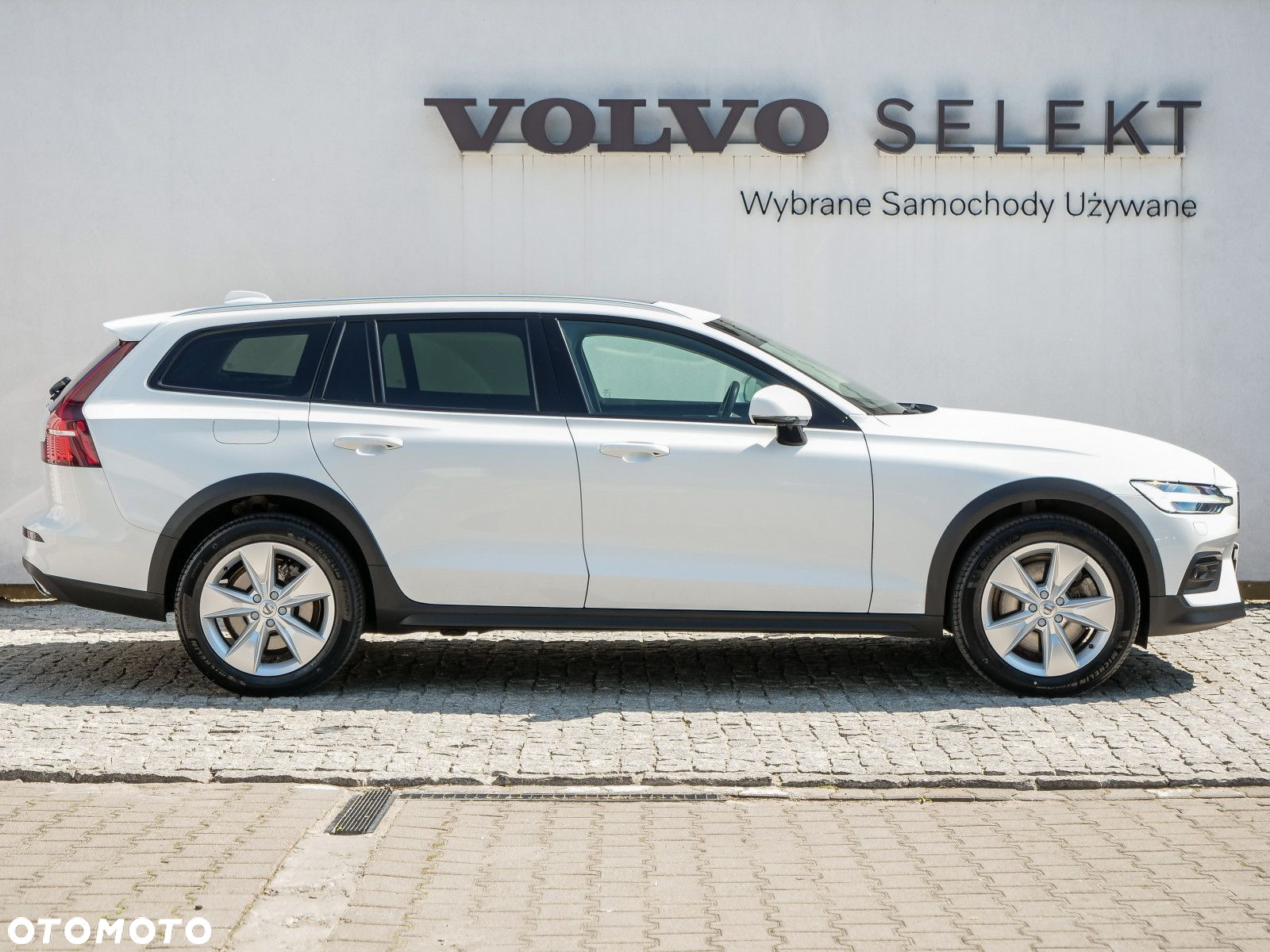 Volvo V60 Cross Country - 4