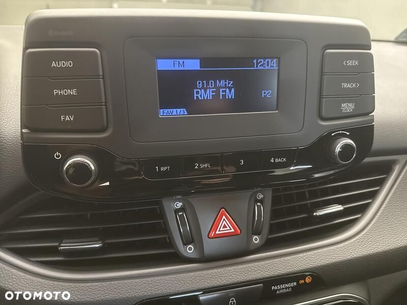 Hyundai i30 1.5 DPI Classic + - 16