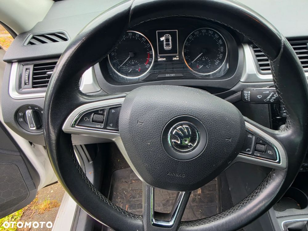 Skoda RAPID 1.6 TDI DPF Style - 4