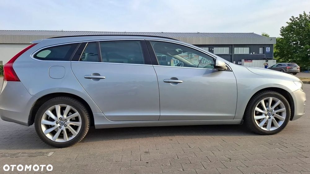 Volvo V60 D2 Momentum - 6