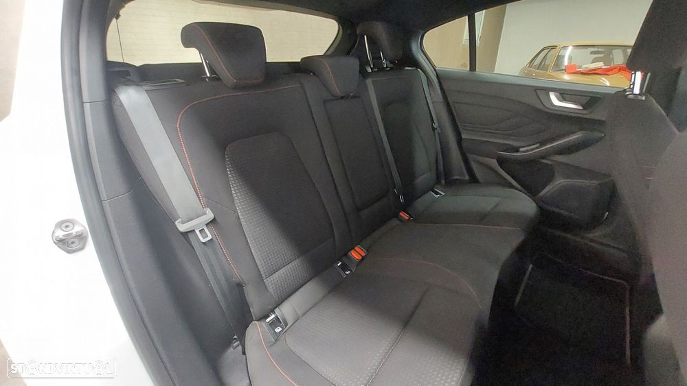 Ford Focus 1.0 EcoBoost MHEV ST-Line - 17