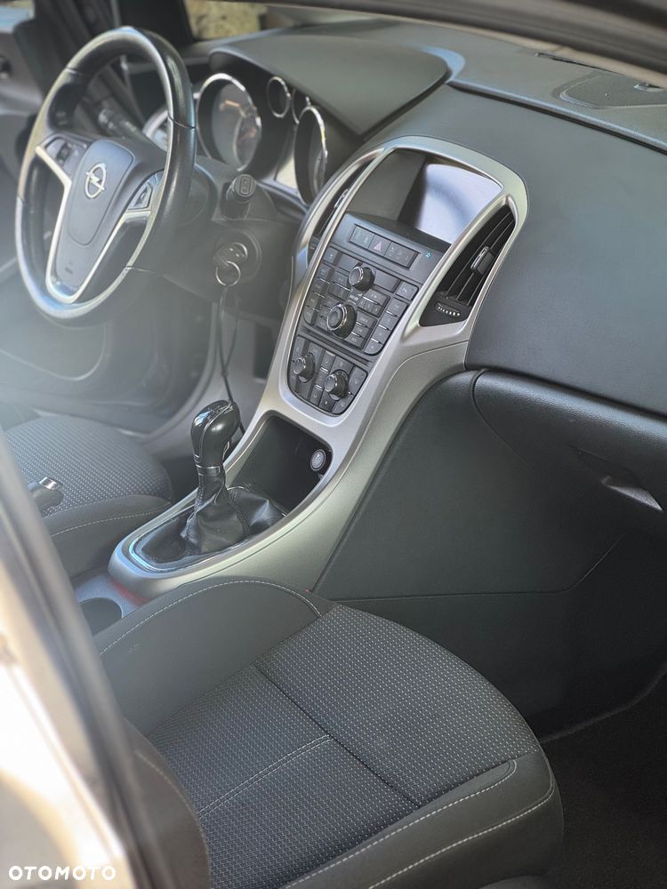 Opel Astra 1.6 Turbo Design Edition - 17
