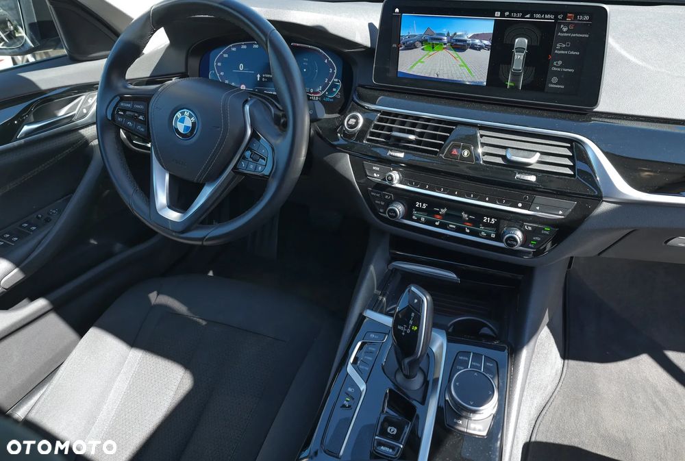 BMW Seria 5 530e sport - 19