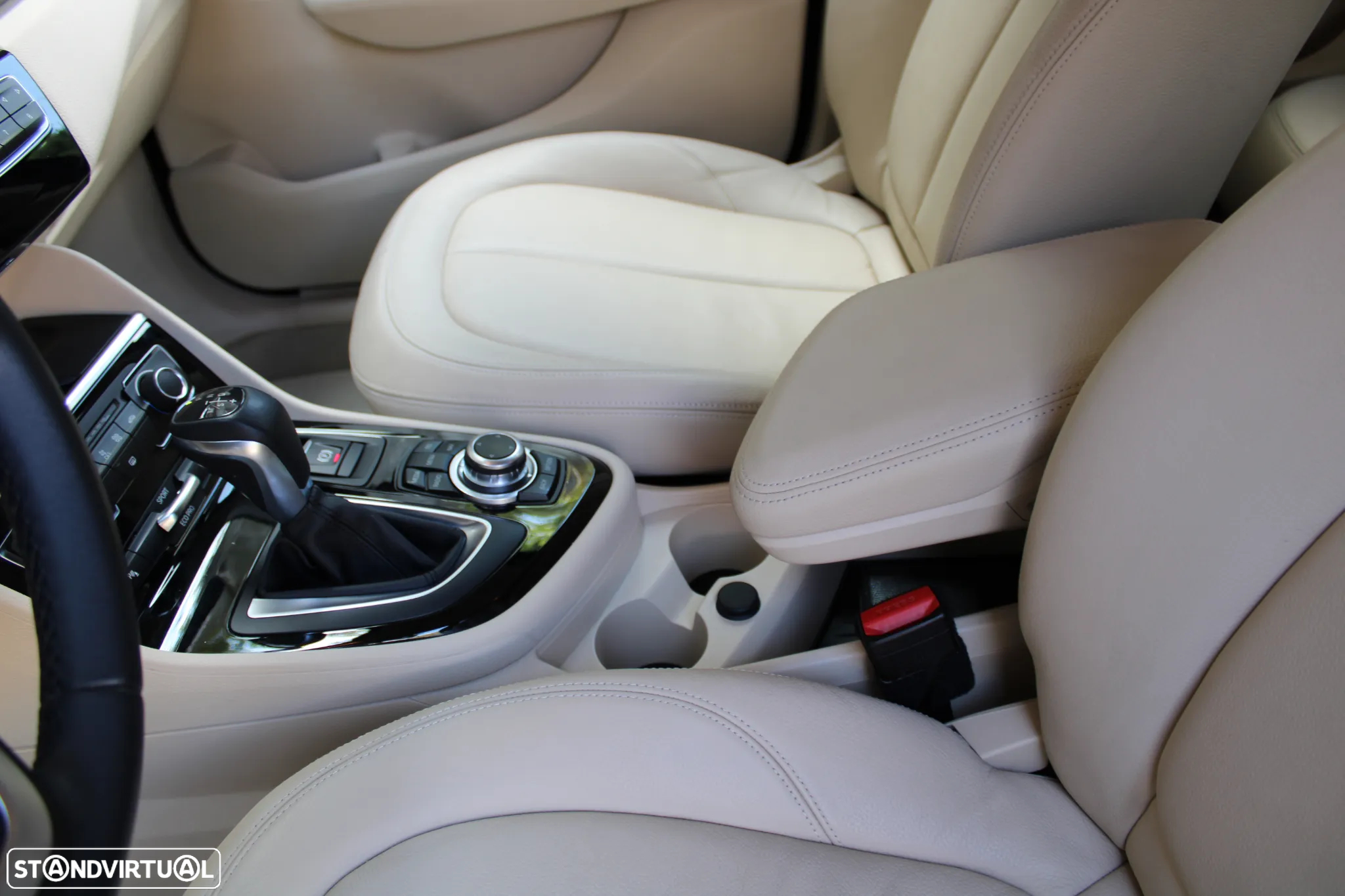 BMW 218 Active Tourer d Advantage Auto - 44