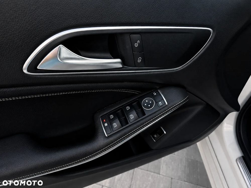 Mercedes-Benz CLA - 12