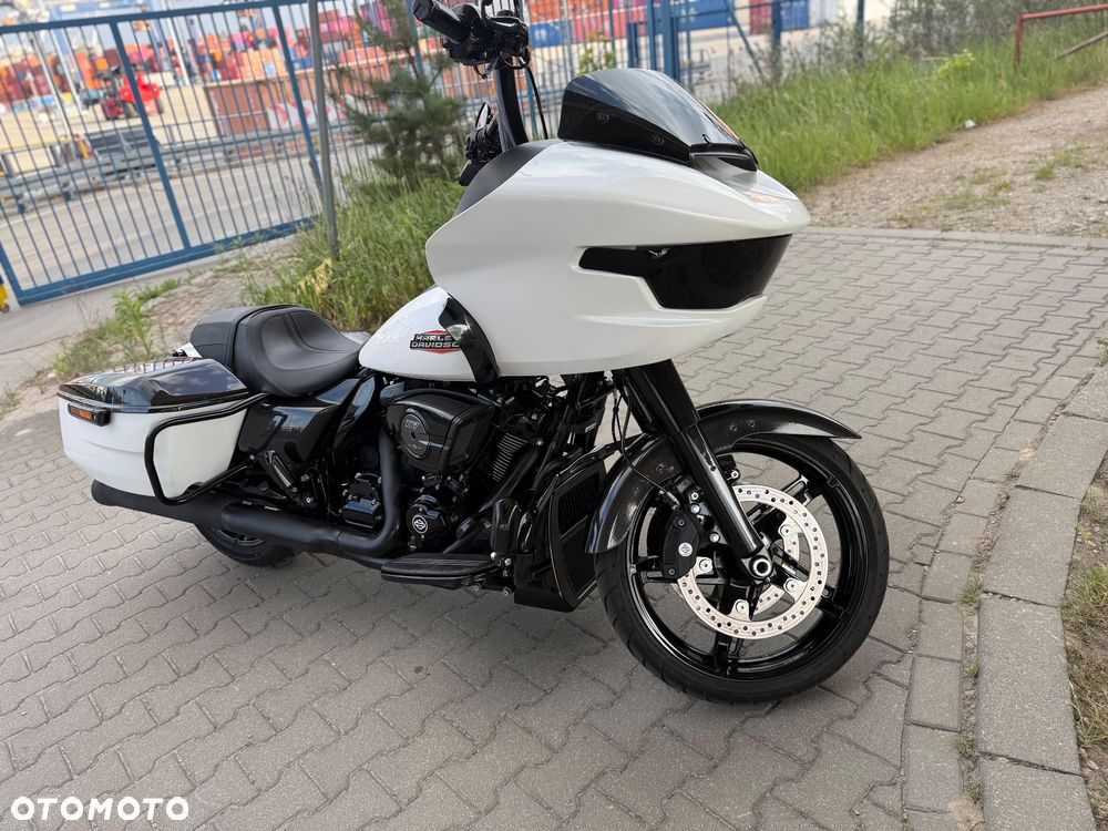 Harley-Davidson Touring Road Glide - 2
