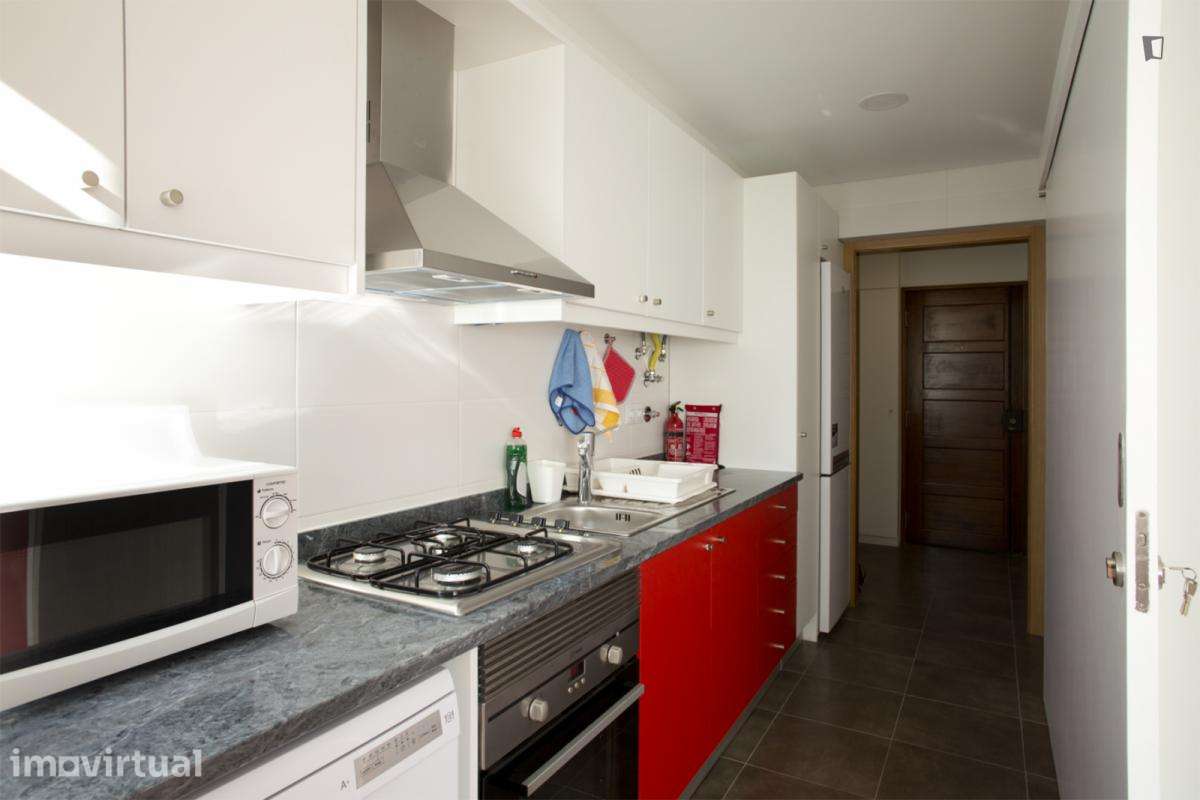 Quarto - localizado em Carnide Lisbon - Grande imagem: 2/23