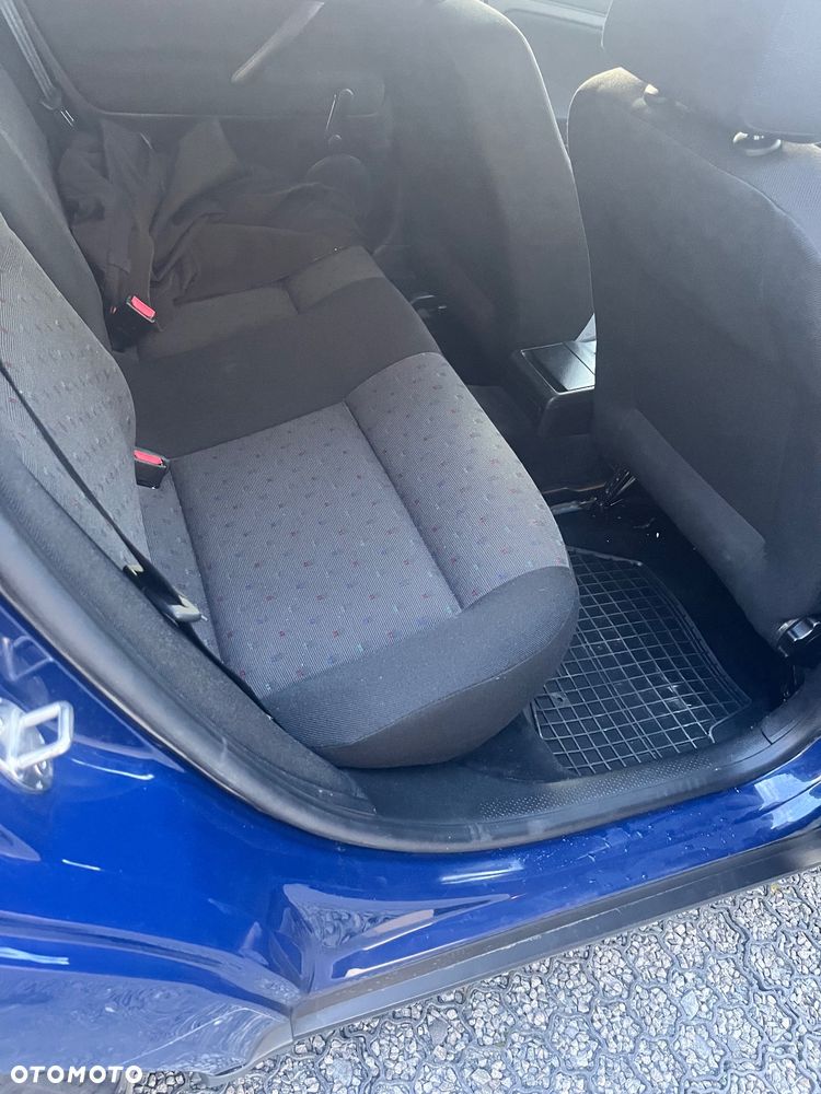 Volkswagen Passat 1.6 - 7