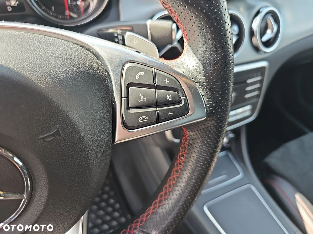 Mercedes-Benz GLA 200 7G-DCT AMG Line - 19