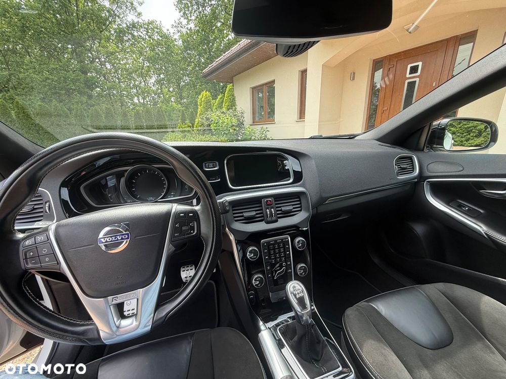 Volvo V40 T4 R-Design - 13