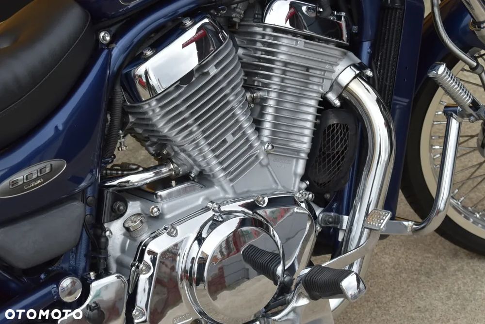 Suzuki Intruder - 32