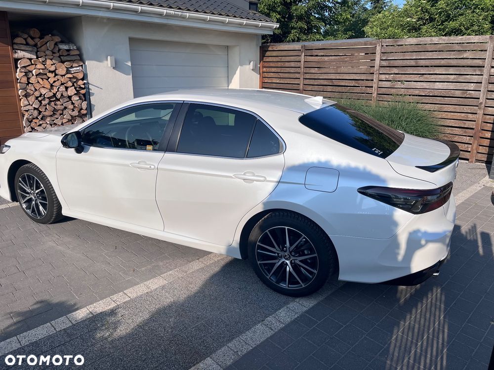 Toyota Camry - 4