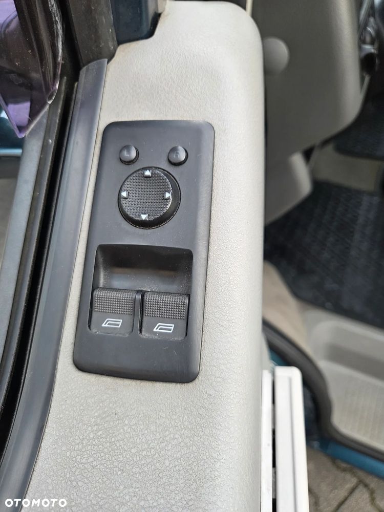 Volkswagen Multivan - 22