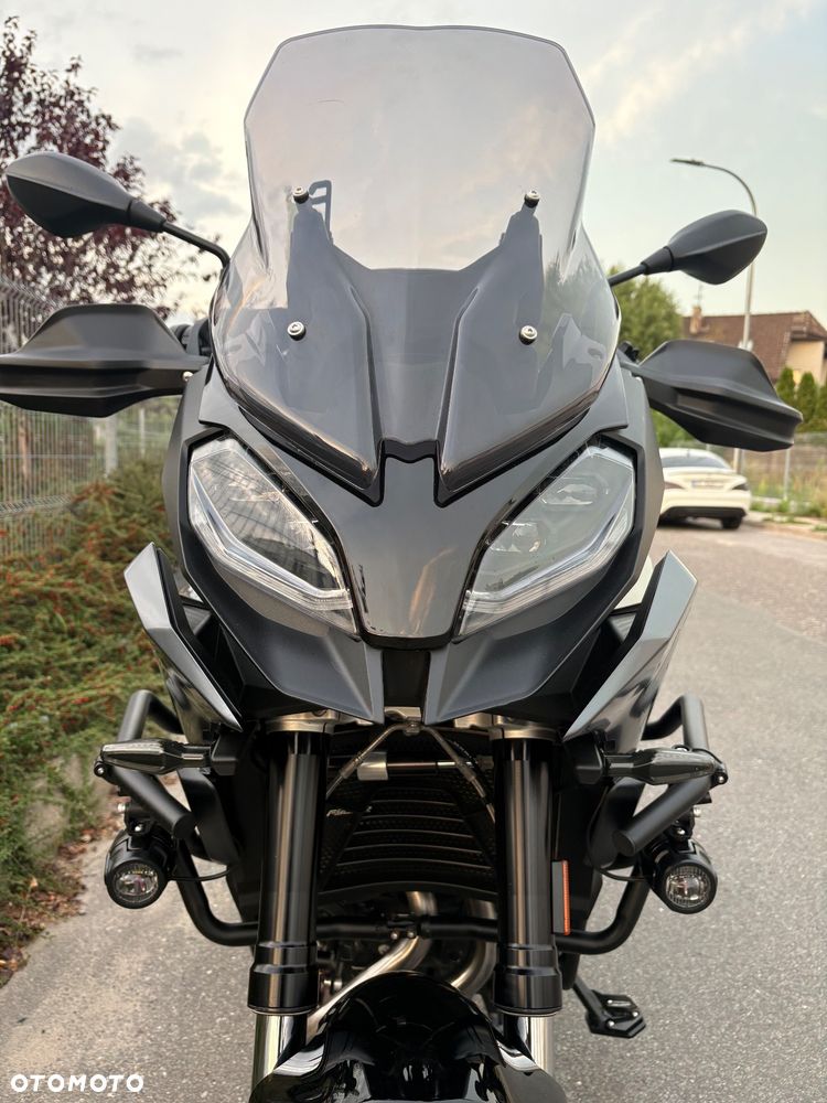 BMW F - 21
