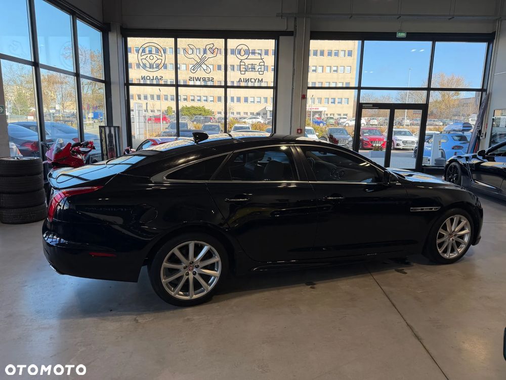 Jaguar XJ 3.0 V6 Kompressor AWD R-Sport - 4