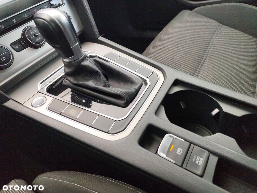 Volkswagen Passat - 31
