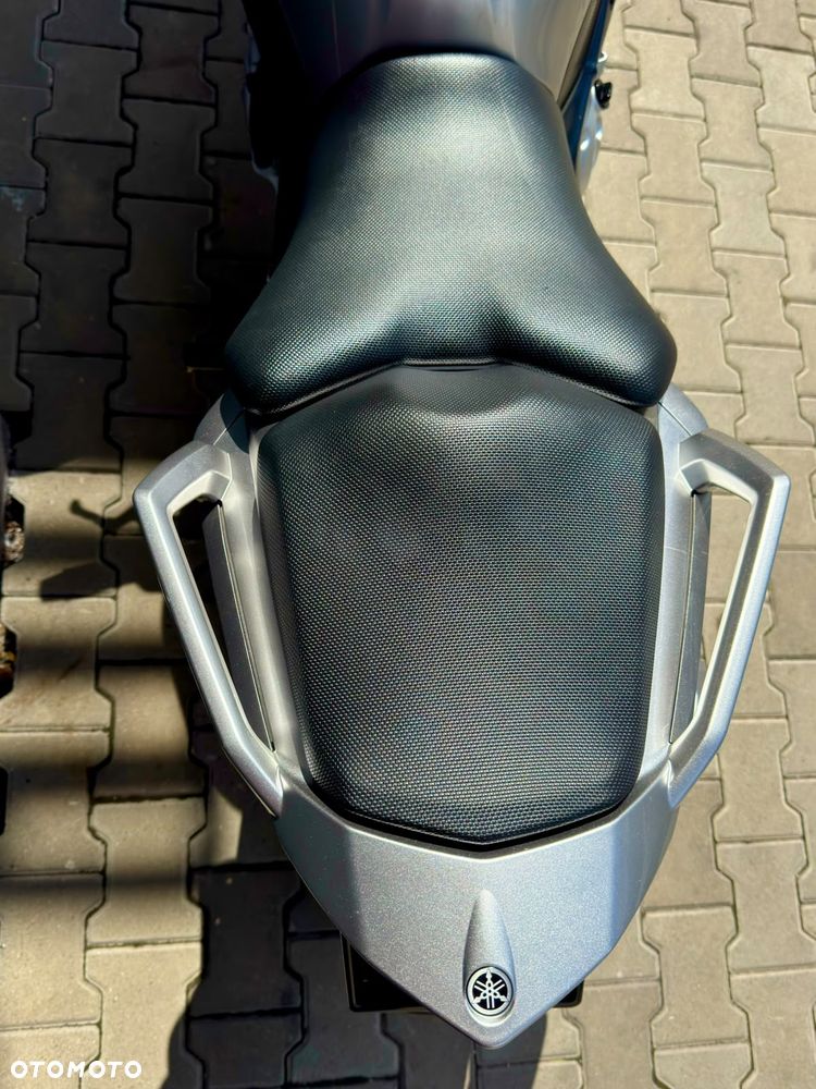 Yamaha FZ - 12