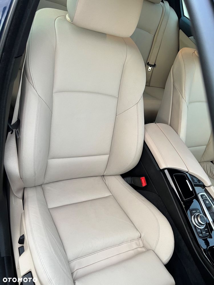 BMW Seria 5 528i xDrive Sport-Aut - 8