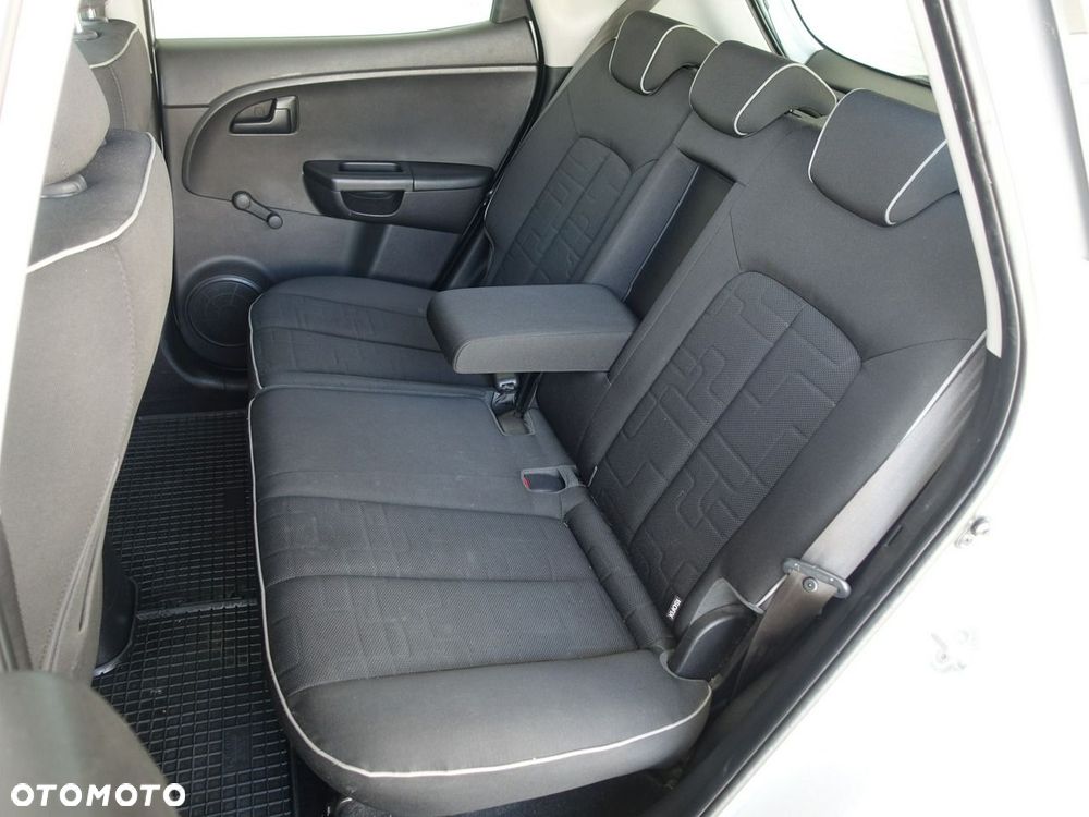 Kia Venga - 15