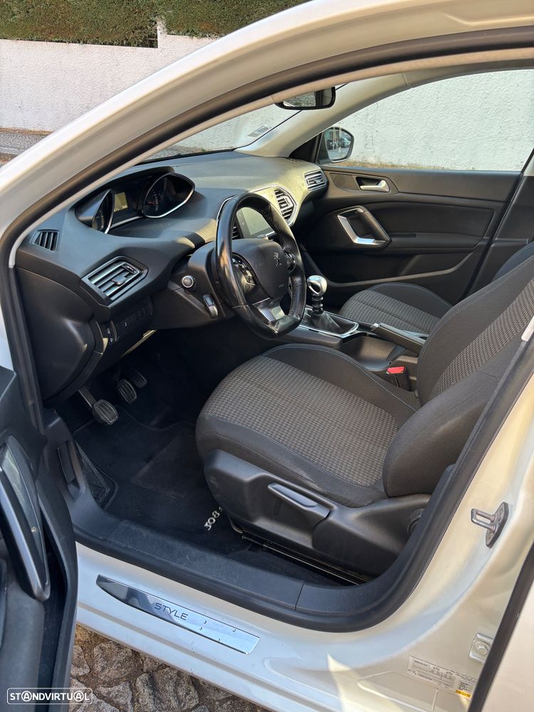 Peugeot 308 SW - 16